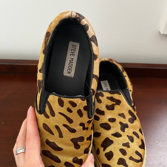 Size 6.5 leopard print Steve Madden slides. - Picture 3 of 4